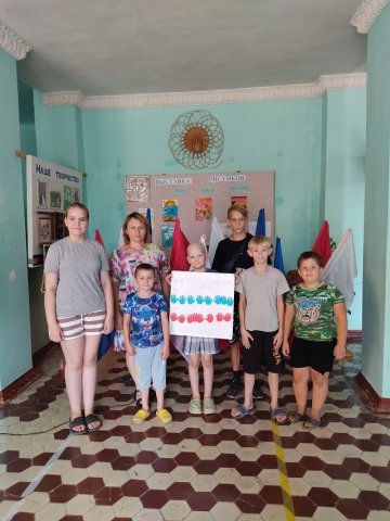 Игровая программа \"Три цвета красками сияют\", посвященная Дню Государственного Флага Российской Федерации. 