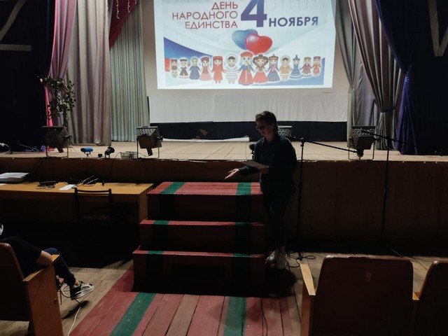 2 ноября в СДК прошла познавательно - игровая программа \"Дружные дети\" ко Дню народного единства .